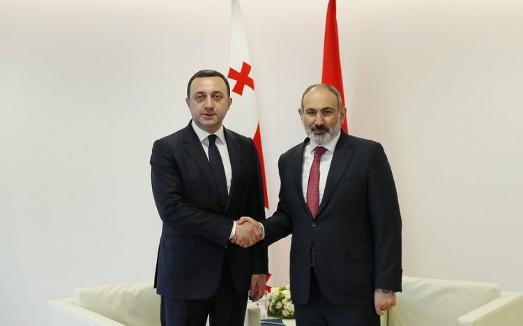 Ermənistan və Gürcüstanın Baş nazirləri arasında telefon danışığı olub