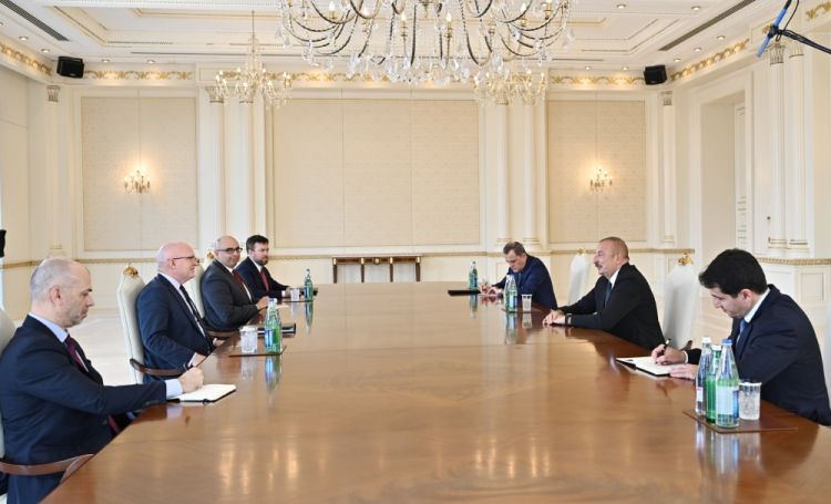 Prezident İlham Əliyev ABŞ Dövlət Departamentinin Qafqaz danışıqları üzrə baş müşavirini qəbul edib<font color='red'> - YENİLƏNİB</font>