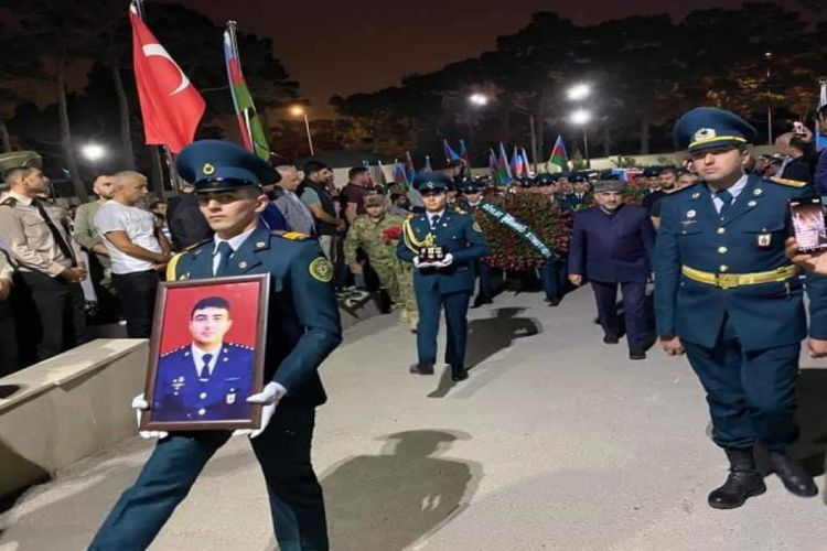 Şəhid kapitan Fərid Mehbalıyev İkinci Şəhidlər Xiyabanında dəfn olunub<font color=red> - FOTOLAR</font>