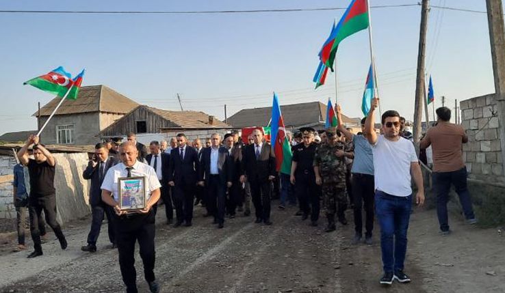 Şəhid Elmi Səmədov Salyanda dəfn olunub<font color=red> - FOTOLAR</font>