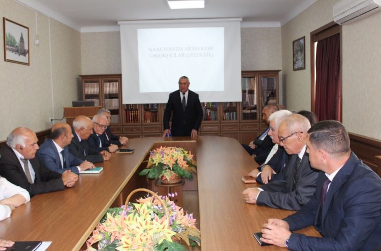Akademiyada arxeoloji ekspedisiyaların yekunları müzakirə olunub<font color=red> - FOTOLAR</font>