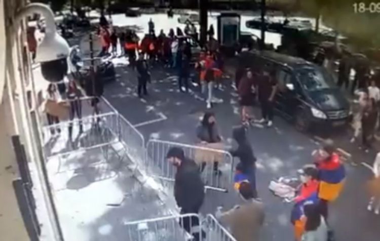 Erməni radikallar Parisdə Azərbaycan səfirliyinə basqın ediblər