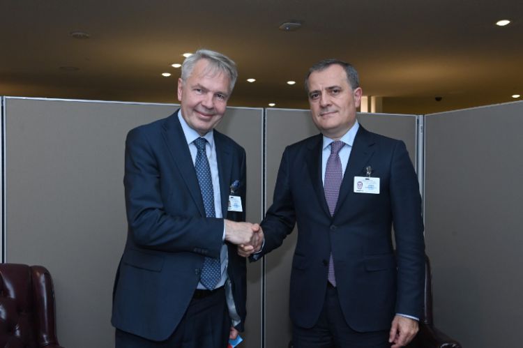Ceyhun Bayramov Finlandiyanın xarici işlər naziri ilə görüşüb