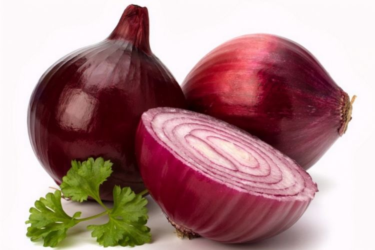 Qırmızı soğan “pis” xolesterinin səviyyəsini 20 faizdən çox azaldır