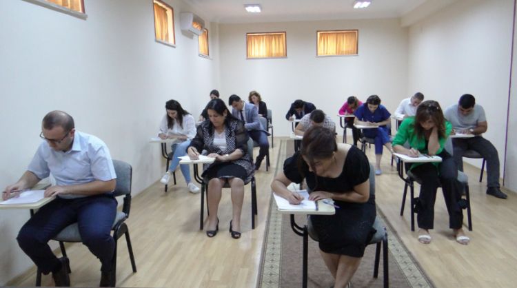 Dövlət orqanlarında mətbuat və ictimaiyyətlə əlaqələr üzrə vakant vəzifələrin tutulması üçün esse imtahanı keçirilib