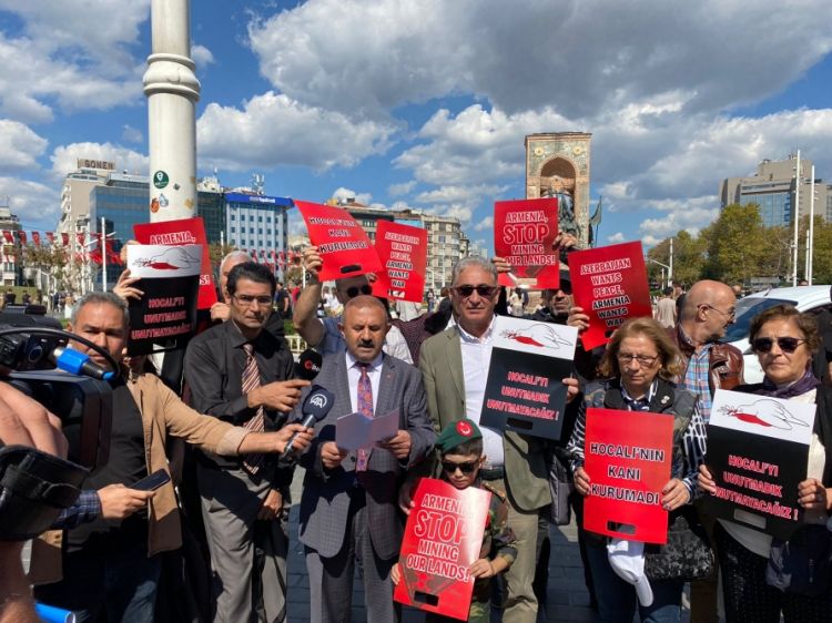 İstanbulda Azərbaycan Ordusuna dəstək və Ermənistan tərəfindən törədilən təxribatlara etiraz məqsədilə aksiya keçirilib