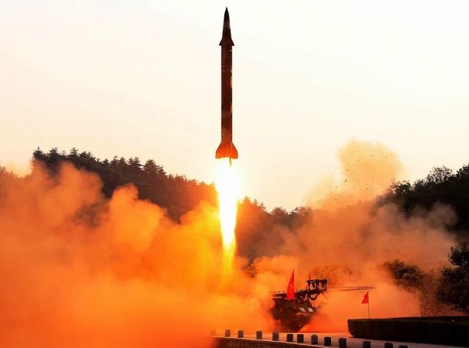 Koreya Yapon dənizi istiqamətində yaxın mənzilli raket buraxıb