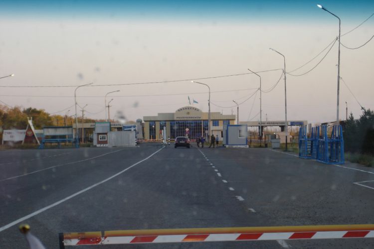 Rusiya Qazaxıstanla sərhəddə səfərbərlik məntəqəsi açır