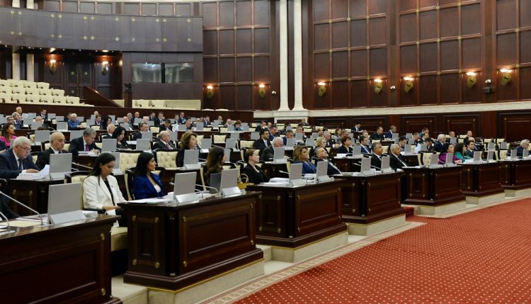 Mövcud qanunvericilikdə qadınların əməyi qadağan olunan peşə və iş yerlərinin sayı azaldılıb