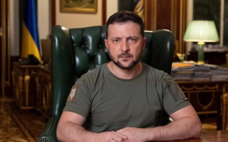 Zelenski Ukraynanın sürətləndirilmiş qaydada NATO-ya üzvlüyü ilə bağlı ərizəni imzalayıb