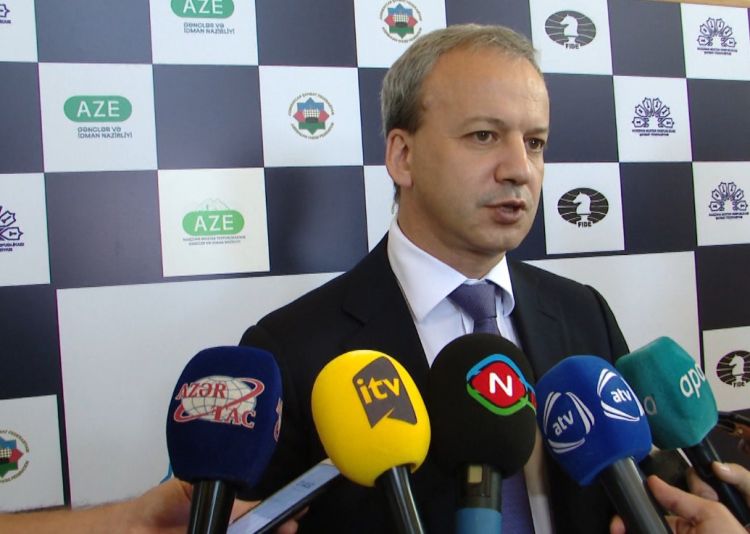 Beynəlxalq Şahmat Federasiyasının prezidenti Arkadi Dvorkoviç media nümayəndələrinə müsahibə verib<font color=red> - VİDEO</font>