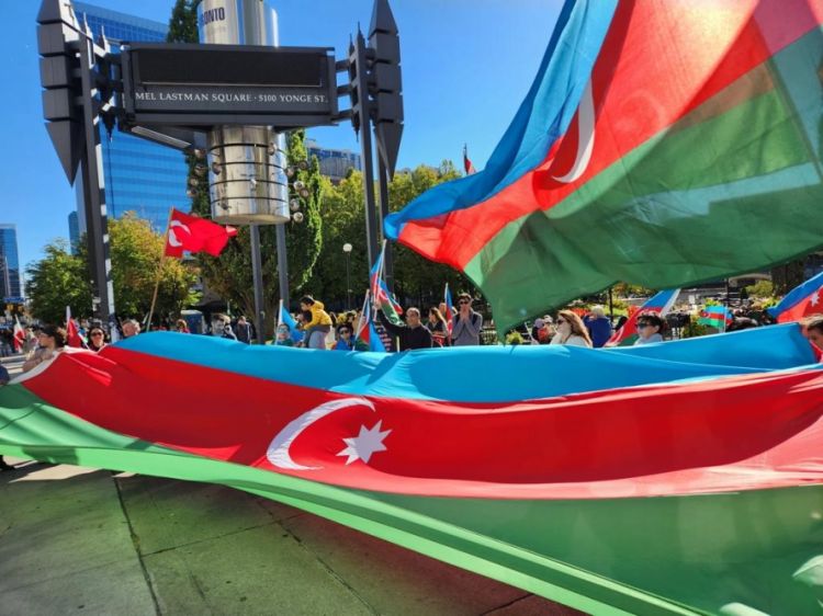 Torontodakı soydaşlarımız Ermənistanın təxribatlarına etirazlarını bildiriblər