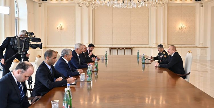 Prezident İlham Əliyev İsrailin müdafiə nazirini qəbul edib
