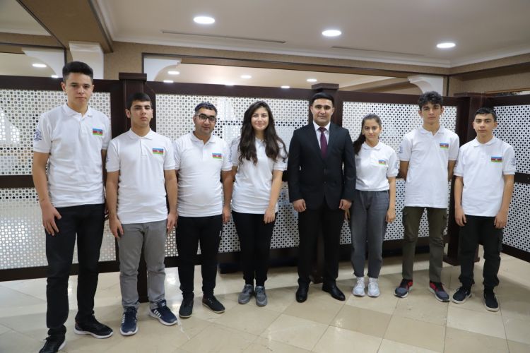 Gənclər və idman naziri olimpiadada iştirak edən Naxçıvan şahmatçıları ilə görüşüb<font color=red> - FOTOLAR</font>