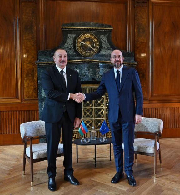 Praqada Prezident İlham Əliyevin Avropa İttifaqı Şurasının Prezidenti ilə görüşü başlayıb<font color='red'> - YENİLƏNİB</font>