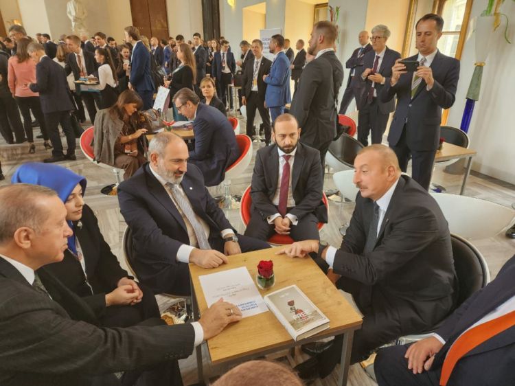 Praqada Azərbaycan, Türkiyə və Ermənistan liderlərinin qeyri-formal görüşü olub