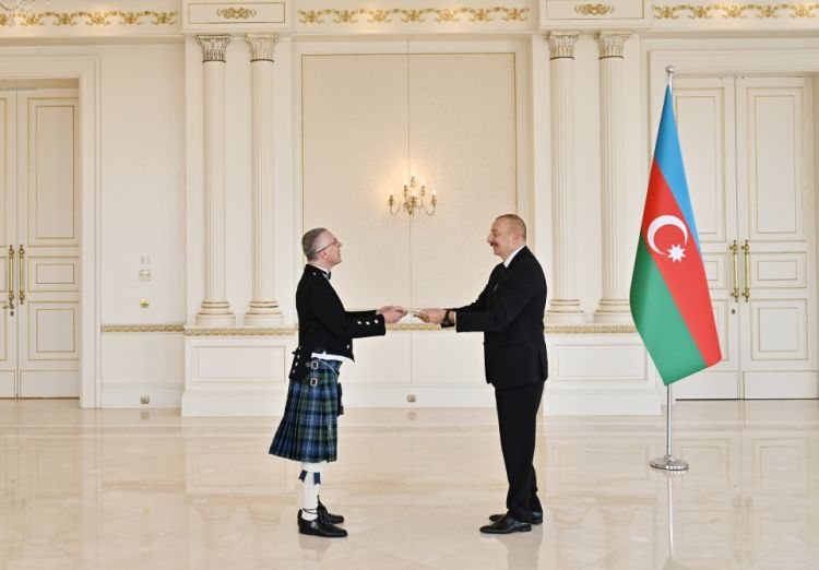 Prezident Britaniyanın yeni səfirinin etimadnaməsini qəbul edib<font color='red'> - YENİLƏNİB</font><font color=red> - FOTOLAR</font>