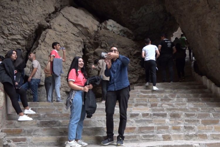 Dünyanın gənc şahmatçıları “Əshabi-Kəhf”in sehrinə düşüb<font color=red> - VİDEO</font>