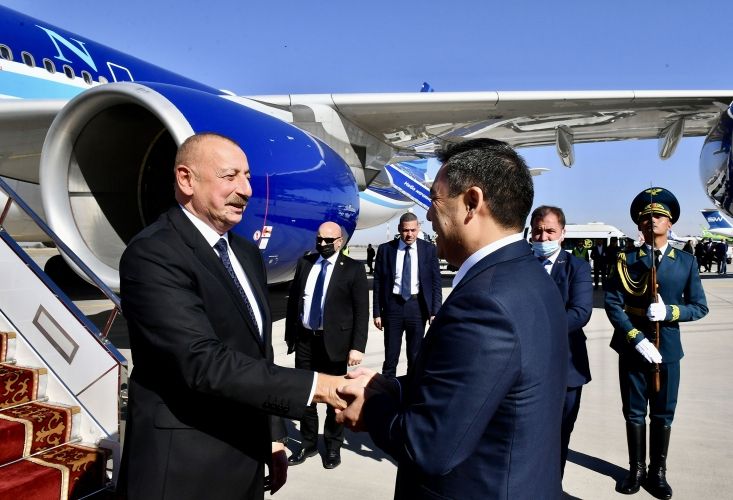 Azərbaycan Prezidenti İlham Əliyev Qırğızıstana dövlət səfərinə gedib<font color=red> - FOTOLAR</font>