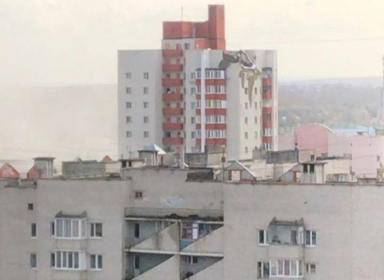 Rusiyanın Belqorod şəhərində yaşayış binasına raket qalıqları düşüb