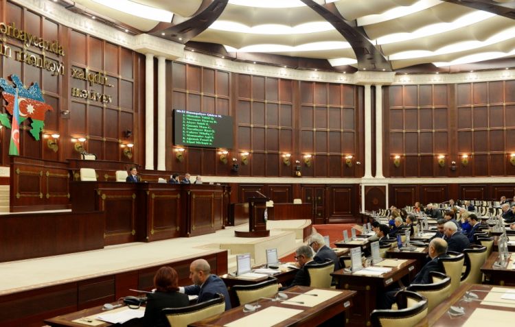 Mövcud qanunvericilikdə qadınların əməyi qadağan olunan peşə və iş yerlərinin sayı azaldılıb