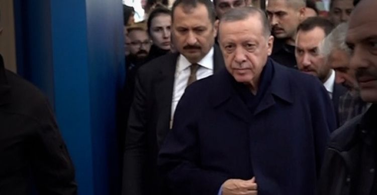 Türkiyə Prezidenti İstanbulda müalicə alan mədən işçilərini ziyarət edib