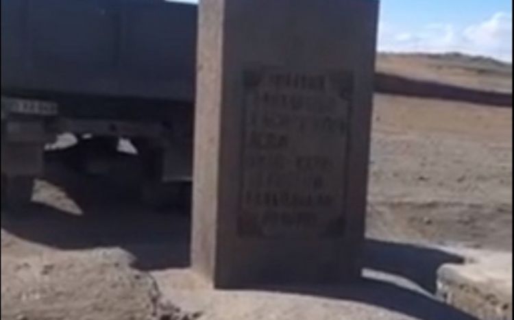 Ermənilər Xankəndidə azərbaycanlılara məxsus məzarları dağıdır<font color=red> - VİDEO</font>