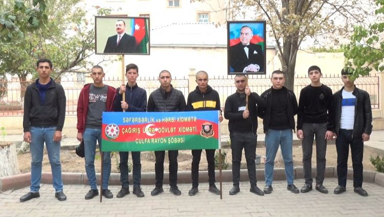 Çağırışçılar hərbi xidmətə yola salınıblar<font color=red> - FOTOLAR</font>