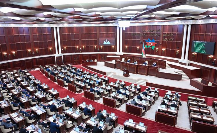 Milli Məclisin plenar iclasında 21 məsələ müzakirə olunub
