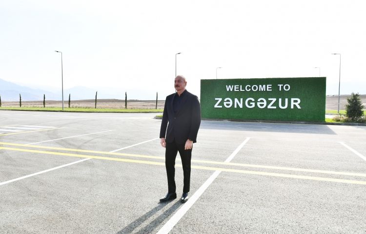 Prezident İlham Əliyev və birinci xanım Mehriban Əliyeva Zəngilan Beynəlxalq Hava Limanında yaradılan şəraitlə tanış olublar<font color='red'> - YENİLƏNİB</font><font color=red> - FOTOLAR</font>