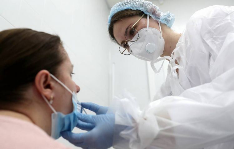 Rusiyada ölkəyə gələnlər üçün koronavirus testi ləğv edilir
