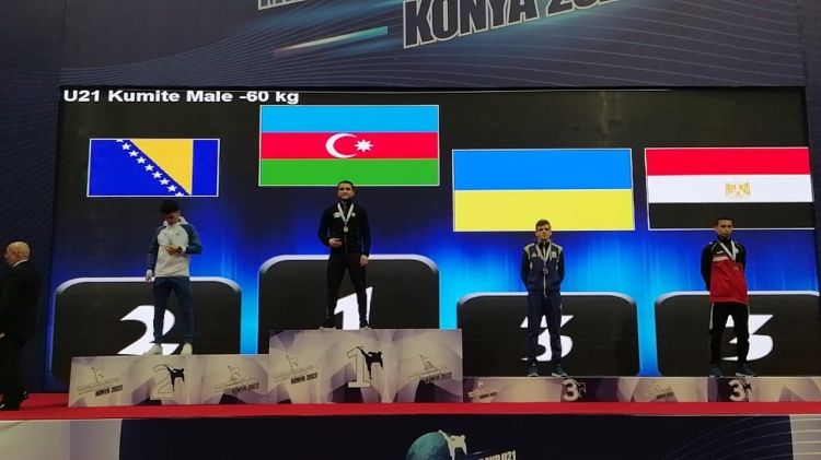 Gənc karateçilərimiz dünya çempionatını dörd medalla başa vurublar