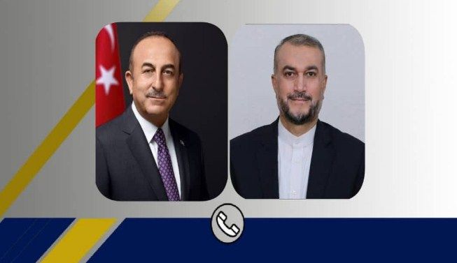 Çavuşoğlu iranlı həmkarı ilə Azərbaycanla münasibətləri müzakirə edib
