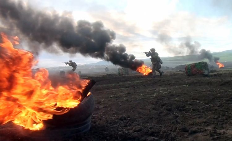 Xüsusi Təyinatlı Qüvvələrin hərbi hissələrinin təliminin növbəti mərhələsi icra edilib<font color=red> - VİDEO</font>