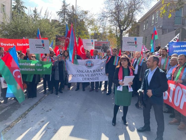 Ankarada Fransanın Türkiyədəki səfirliyinin qarşısında etiraz aksiyası keçirilib