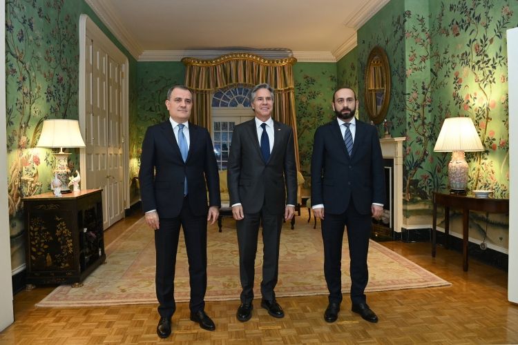 Azərbaycan və Ermənistan XİN rəhbərlərinin ABŞ dövlət katibi ilə üçtərəfli görüşü olub<font color=red> - FOTOLAR</font>