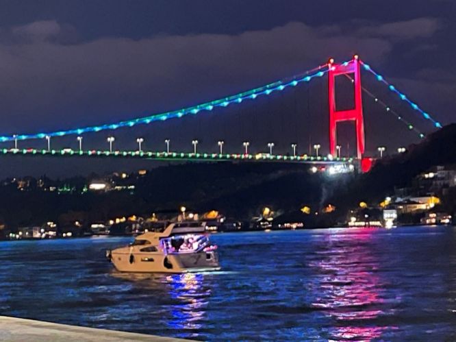 Zəfər Günü münasibətilə İstanbulun rəmzləri Azərbaycan Bayrağının rəngləri ilə işıqlandırılıb<font color=red> - FOTOLAR</font>