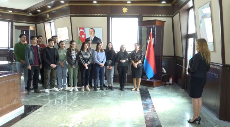Gənclər Dövlət Bayrağı Muzeyini ziyarət ediblər<font color=red> - FOTOLAR</font>