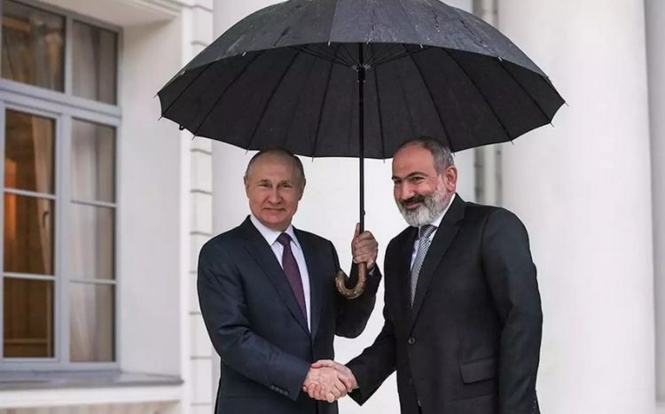 Putin Paşinyanla telefonla danışıb