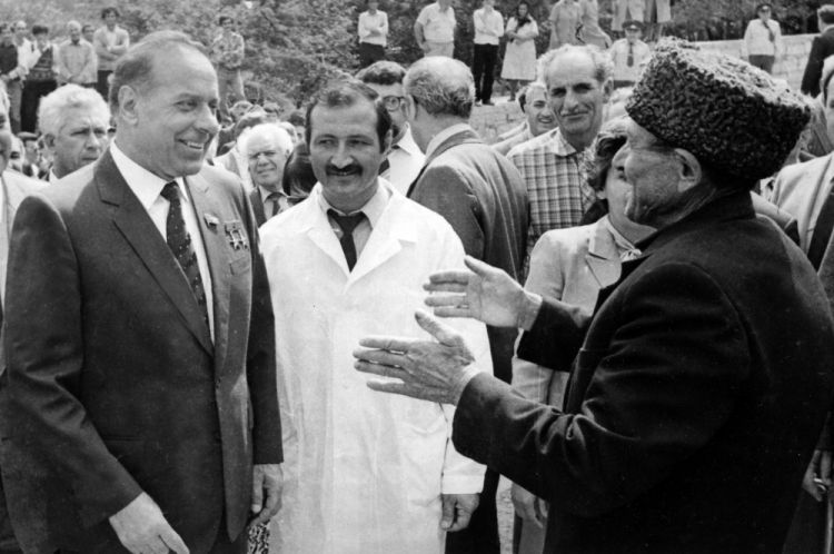 Xalqa bağışlanmış ömürdən anlar: 1983-cü il<font color=red> - FOTOLAR</font>
