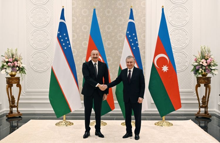 Səmərqənddə Azərbaycan Prezidenti İlham Əliyevin Özbəkistan Prezidenti Şavkat Mirziyoyev ilə görüşü olub<font color='red'> - YENİLƏNİB</font><font color=red> - FOTOLAR</font>