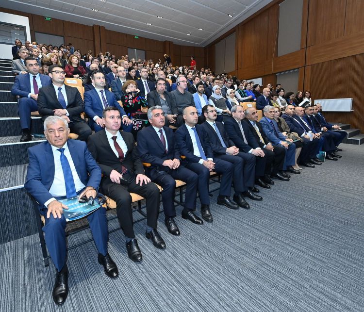 NDU-nun müəllimi beynəlxalq forumda sertifikata layiq görülüb<font color=red> - FOTOLAR</font>