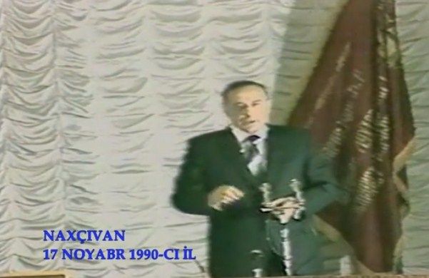 17 noyabr Naxçıvanda üçrəngli bayrağımızın yenidən ucaldıldığı gündür <font color=red> - VİDEO</font>