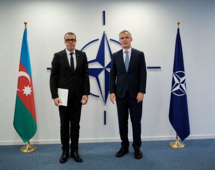 Azərbaycanın NATO yanında nümayəndəliyinin rəhbəri etimadnaməsini Alyansın Baş katibinə təqdim edib