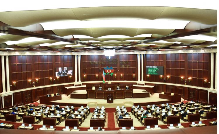 Milli Məclisdə 2023-cü ilin dövlət büdcəsi zərfinə daxil olan qanun layihələrinin müzakirəsi davam etdirilir