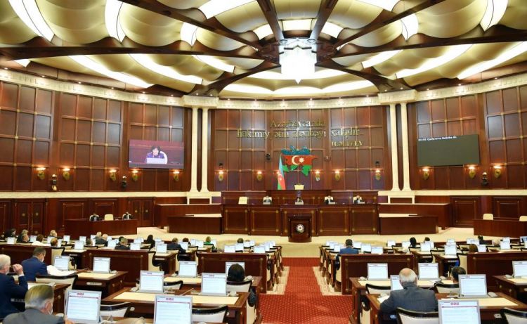 “Azərbaycan Respublikasında 2023-cü il üçün yaşayış minimumu haqqında” qanun layihəsi birinci oxunuşda təsdiqlənib