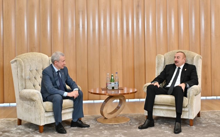 Prezident İlham Əliyev Rusiyanın “Yedinaya Rossiya” Partiyasının Ali Şurası Bürosunun üzvünü qəbul edib