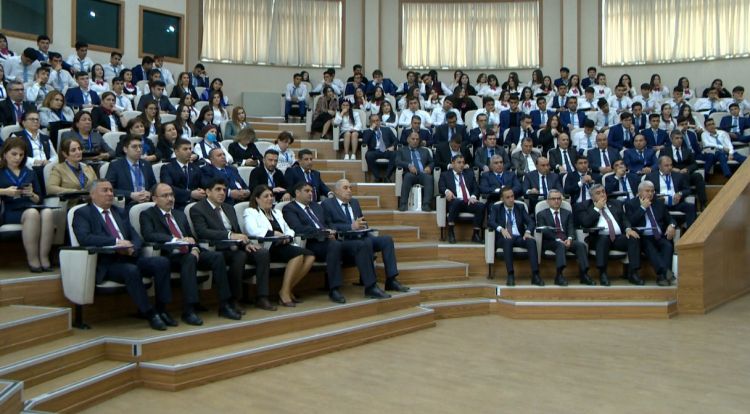 “Naxçıvan” Universitetində “Beynəlxalq İpək Yolu və Naxçıvan”  Beynəlxalq elmi konfransı öz işinə başlayıb<font color=red> - FOTOLAR</font>