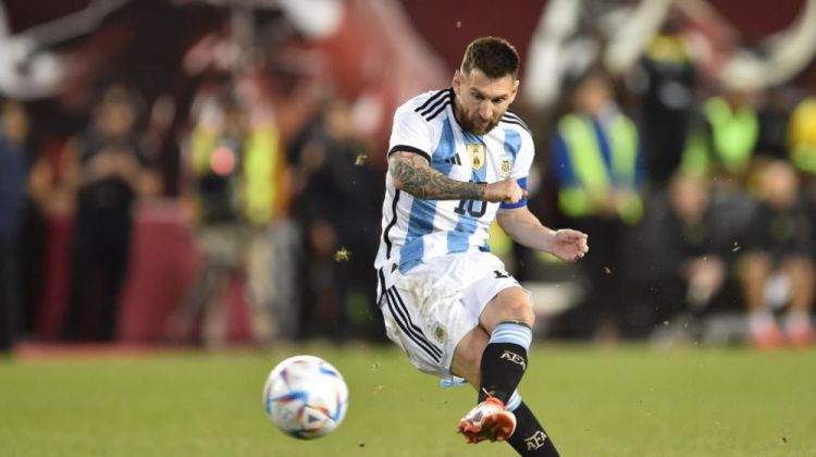 Lionel Messi Argentina millisinin tarixinə düşüb