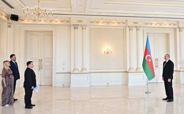 Prezident İlham Əliyev Moldovanın Azərbaycanda yeni təyin olunan səfirinin etimadnaməsini qəbul edib<font color='red'> - YENİLƏNİB</font><font color=red> - FOTOLAR</font>